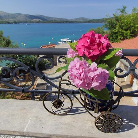 Sea Breeze - Front Sea Apartment Zaboric Esterno foto