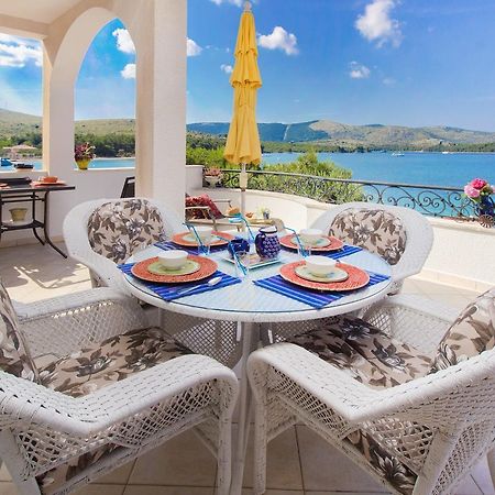 Sea Breeze - Front Sea Apartment Zaboric Esterno foto