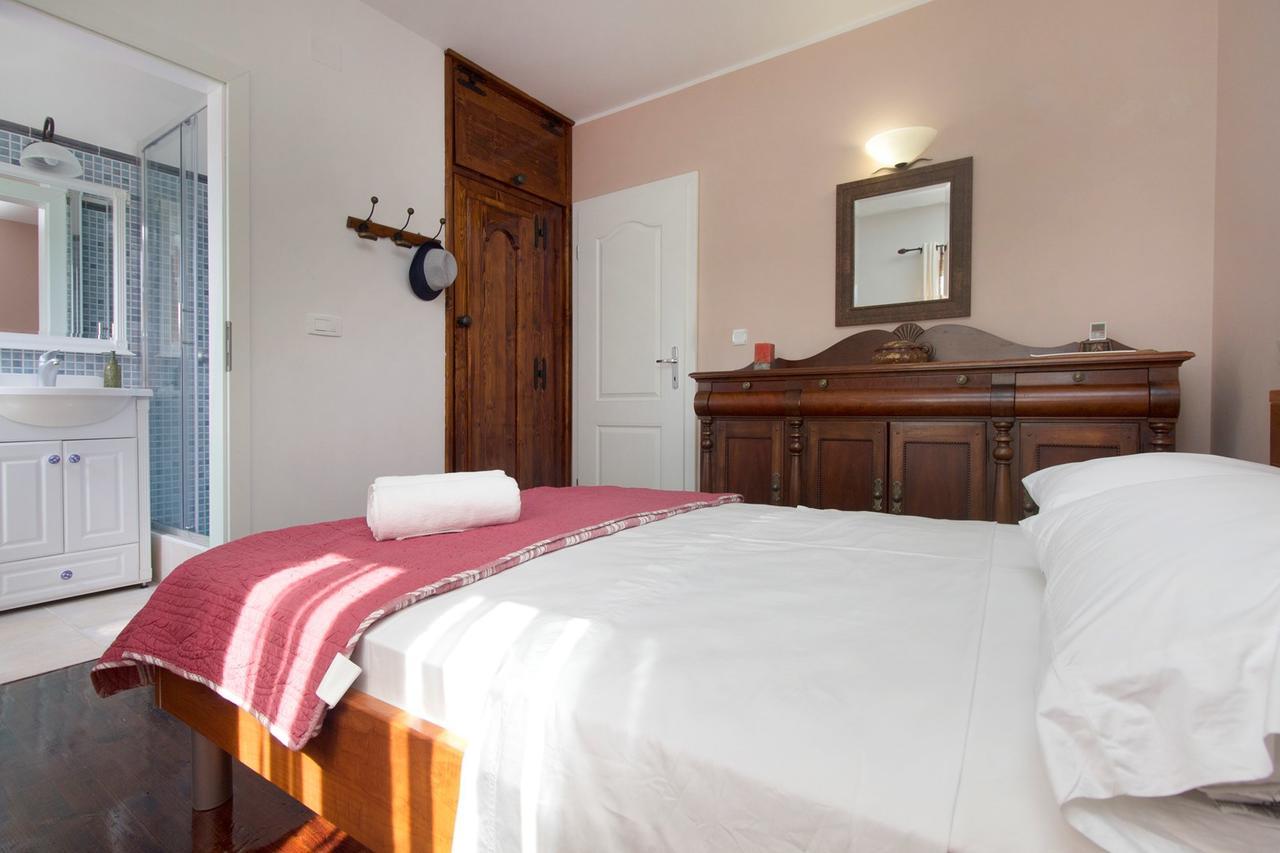 Sea Breeze - Front Sea Apartment Zaboric Esterno foto