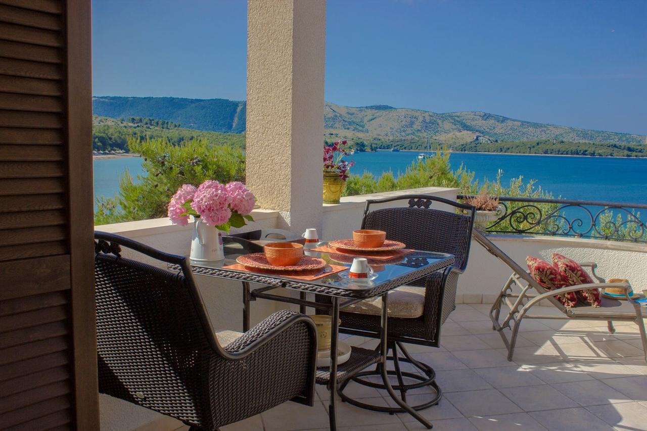 Sea Breeze - Front Sea Apartment Zaboric Esterno foto