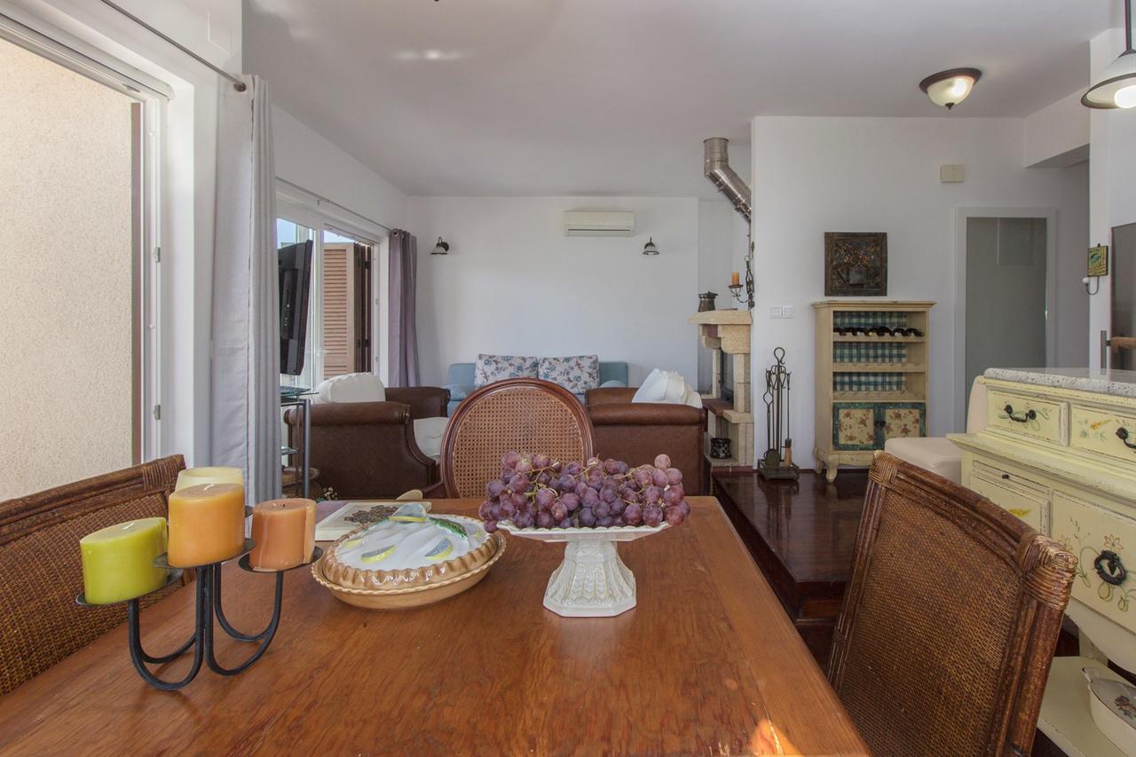 Sea Breeze - Front Sea Apartment Zaboric Esterno foto
