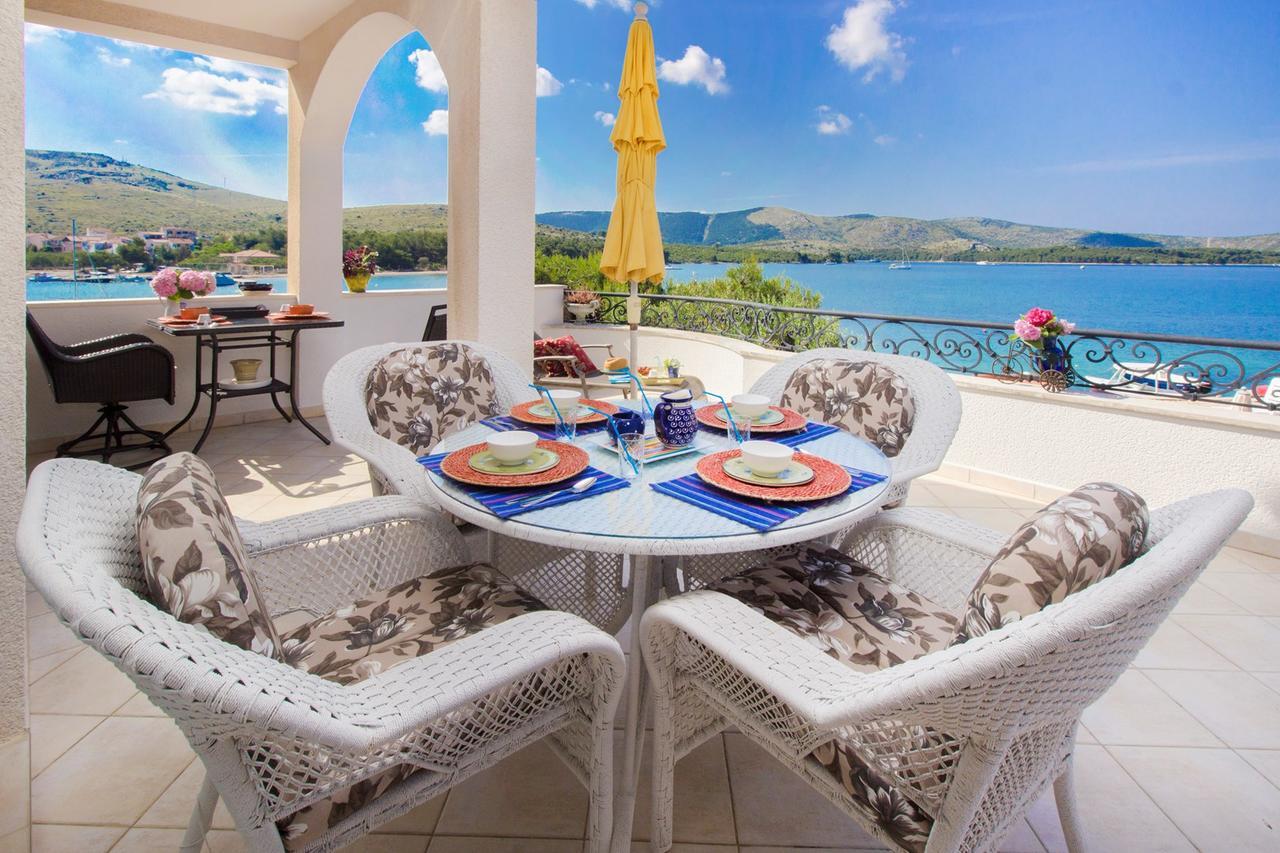 Sea Breeze - Front Sea Apartment Zaboric Esterno foto