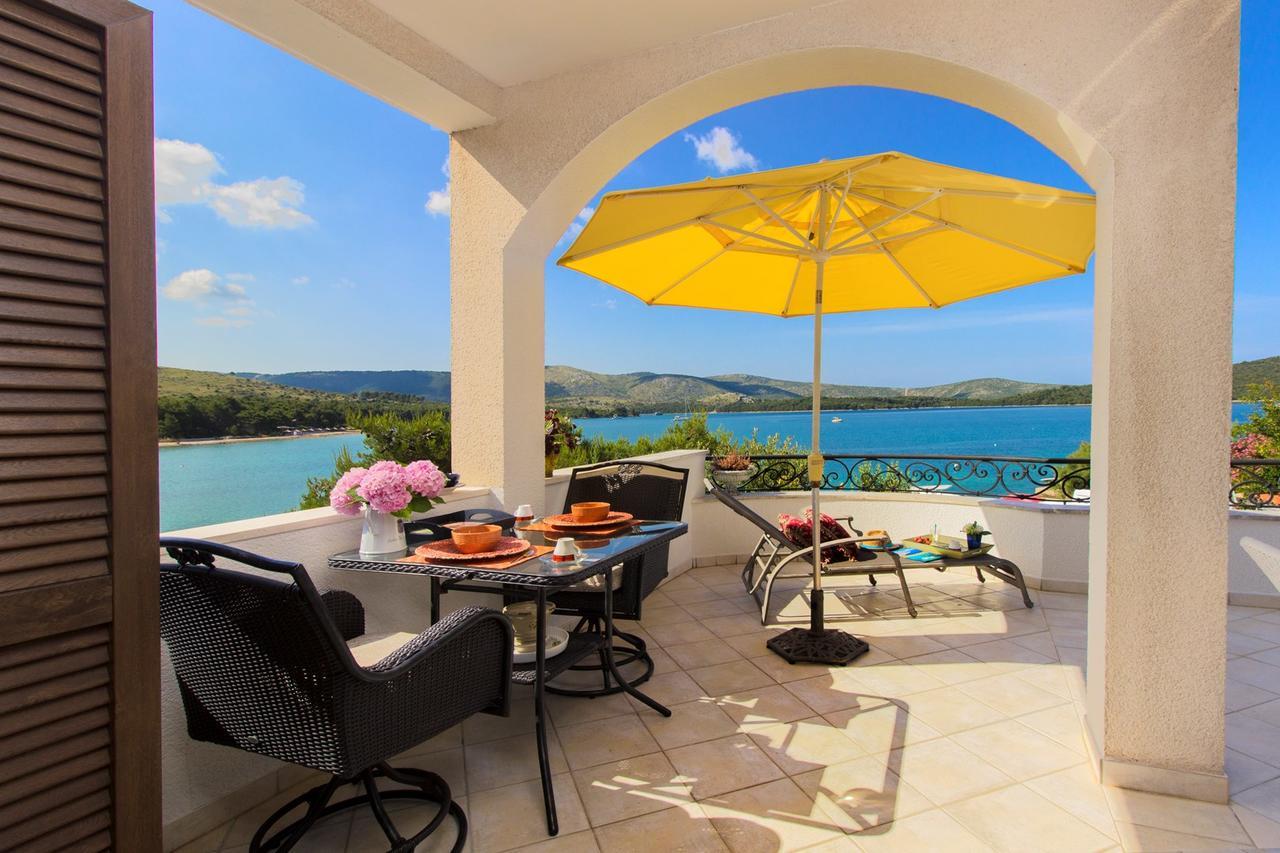 Sea Breeze - Front Sea Apartment Zaboric Esterno foto