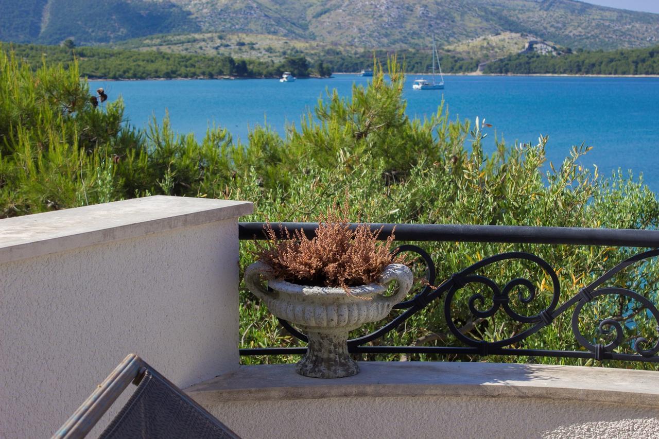 Sea Breeze - Front Sea Apartment Zaboric Esterno foto