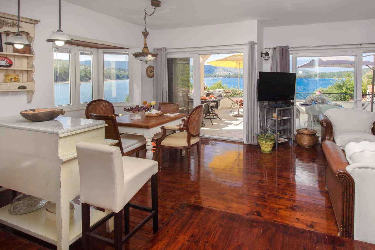 Sea Breeze - Front Sea Apartment Zaboric Esterno foto
