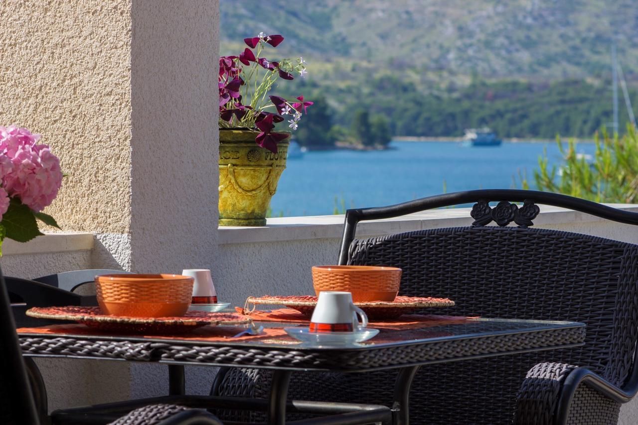 Sea Breeze - Front Sea Apartment Zaboric Esterno foto