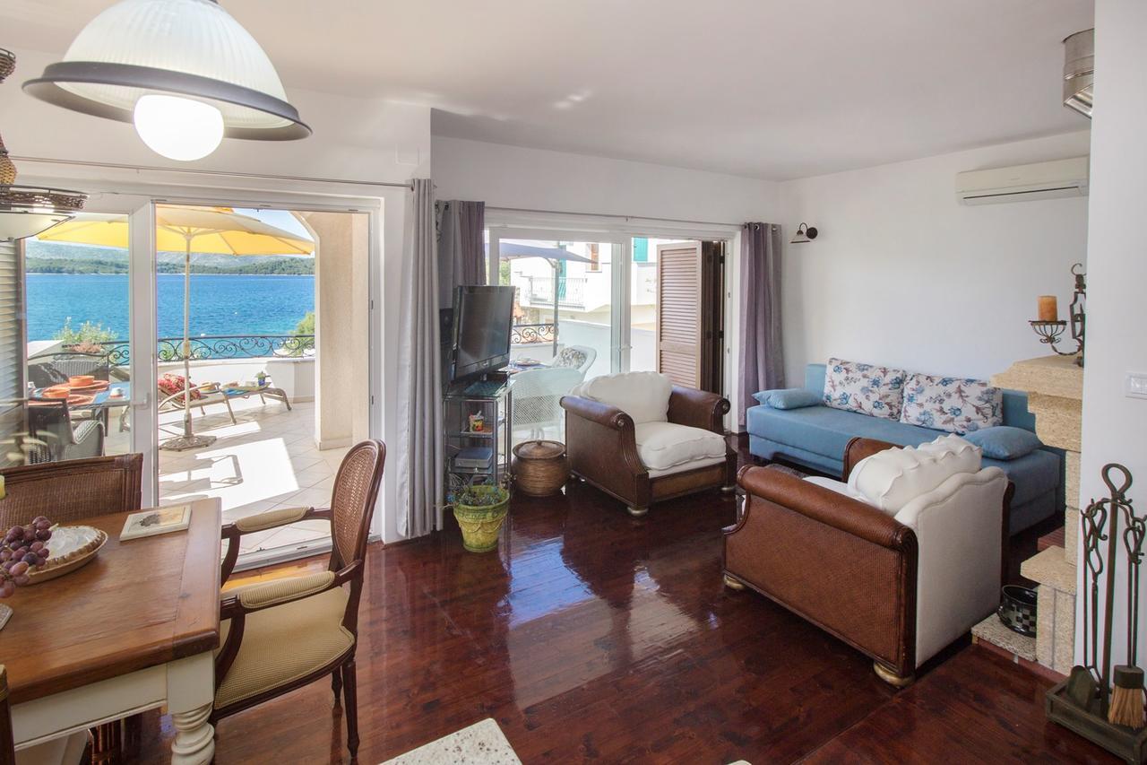 Sea Breeze - Front Sea Apartment Zaboric Esterno foto