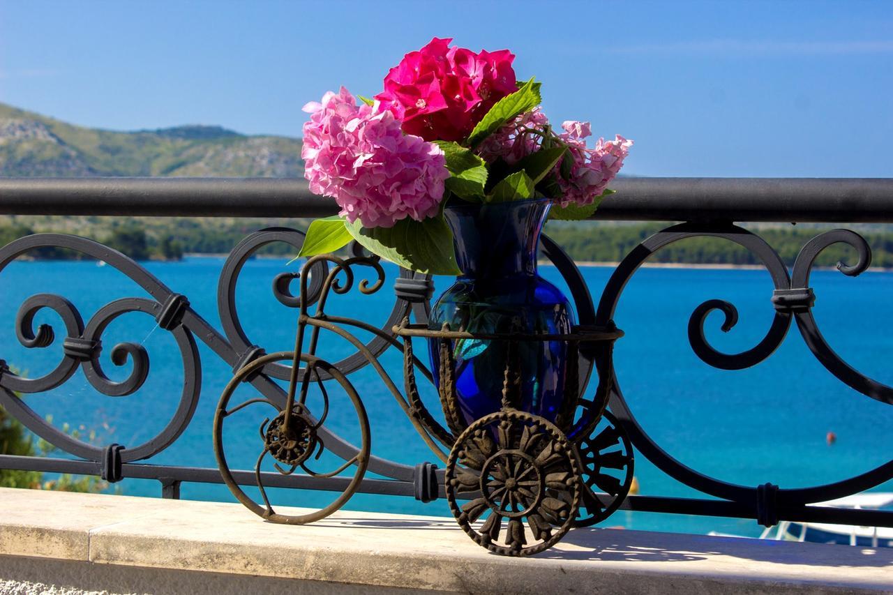 Sea Breeze - Front Sea Apartment Zaboric Esterno foto