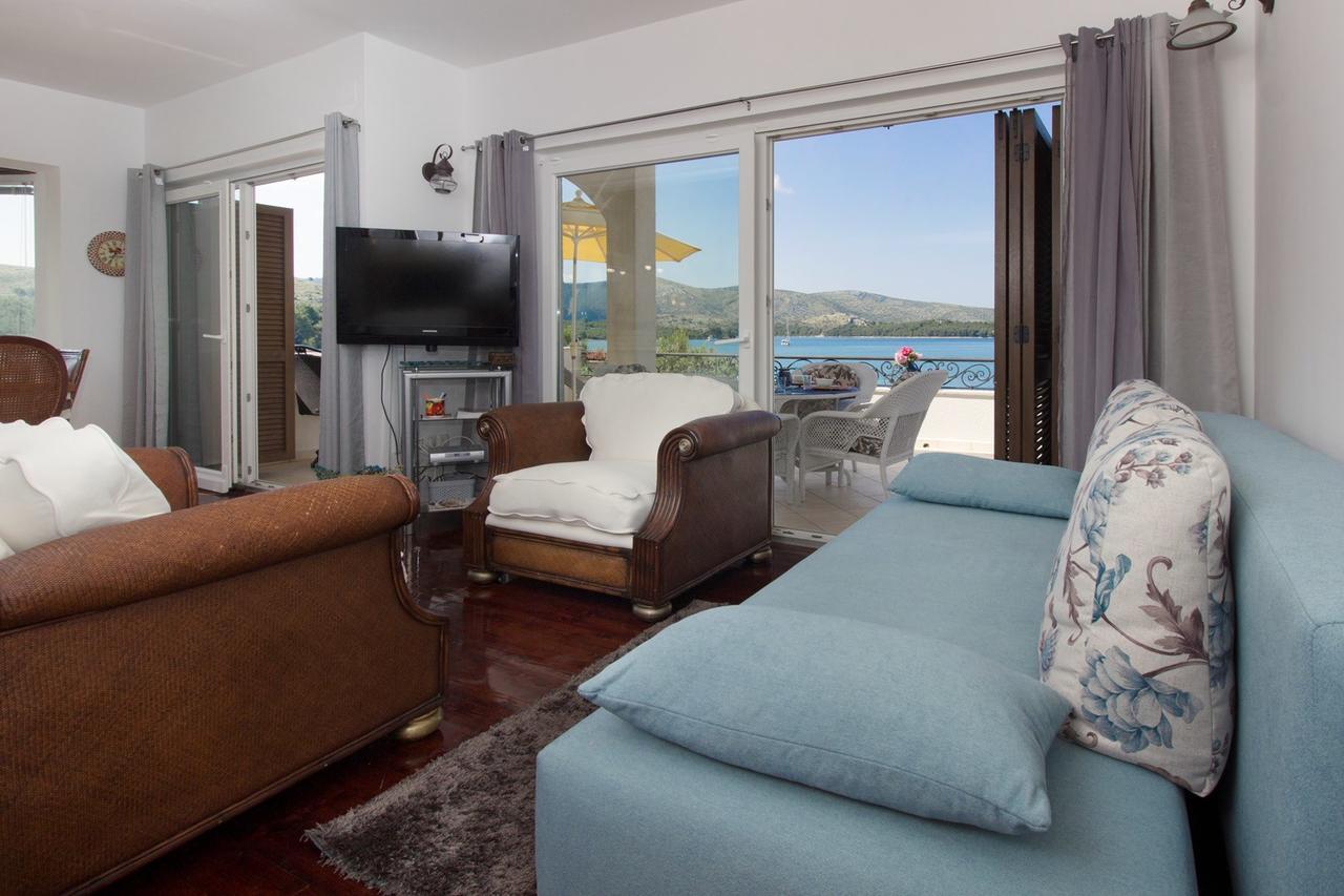 Sea Breeze - Front Sea Apartment Zaboric Esterno foto