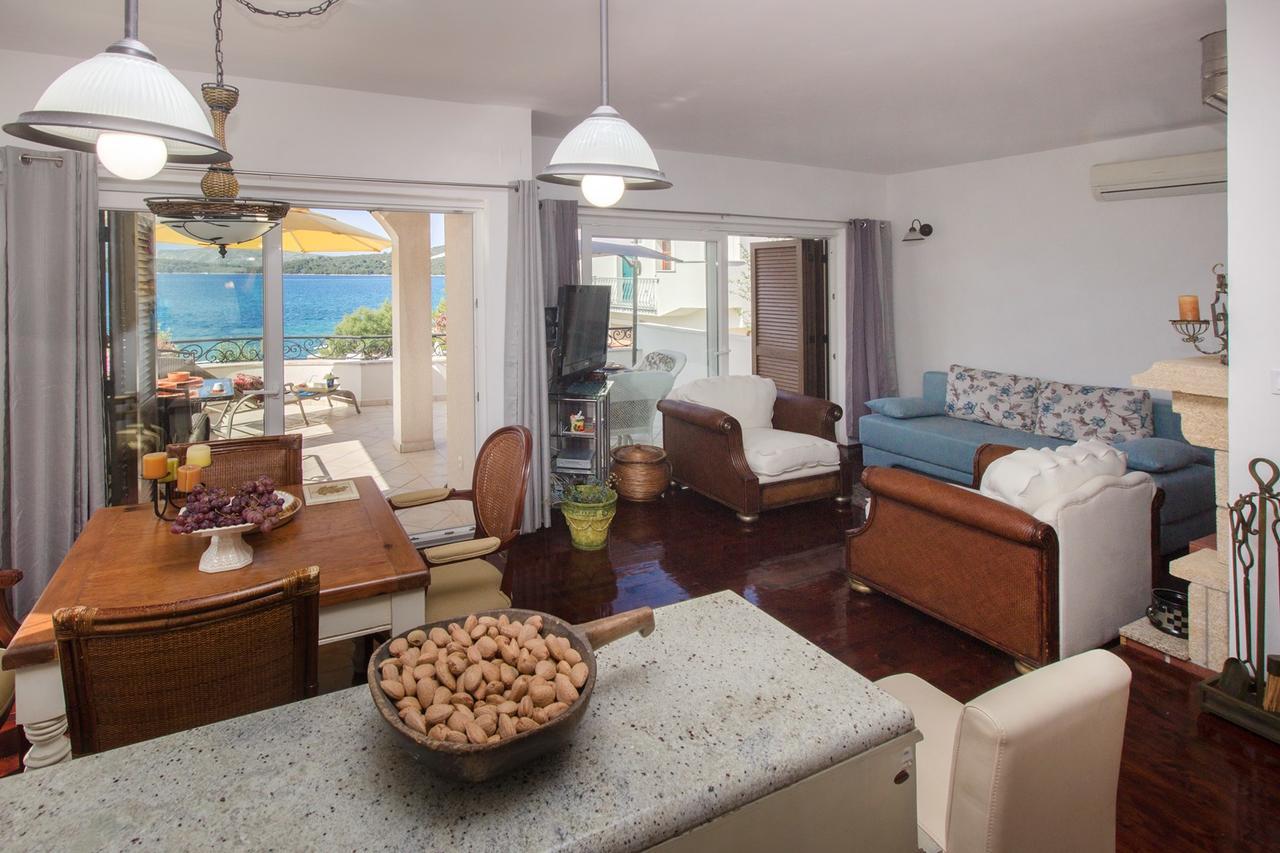 Sea Breeze - Front Sea Apartment Zaboric Esterno foto