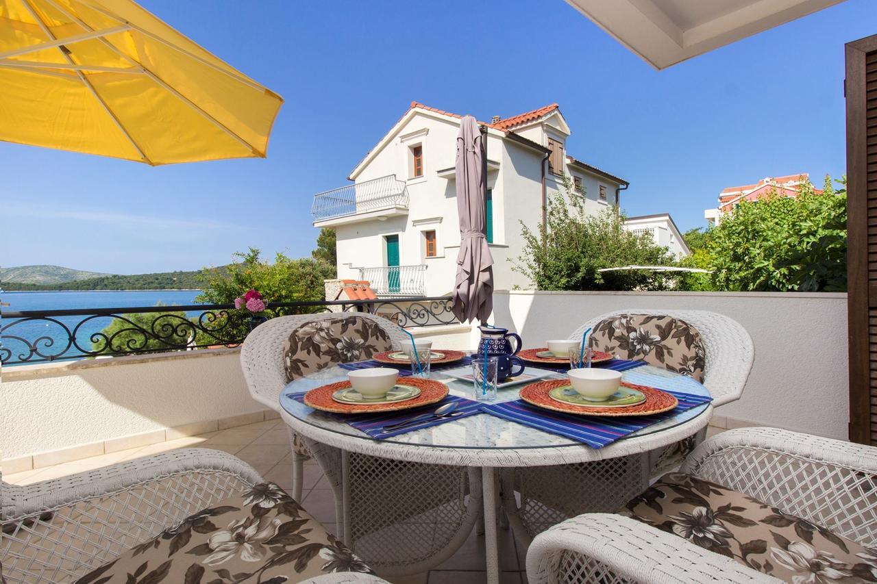Sea Breeze - Front Sea Apartment Zaboric Esterno foto