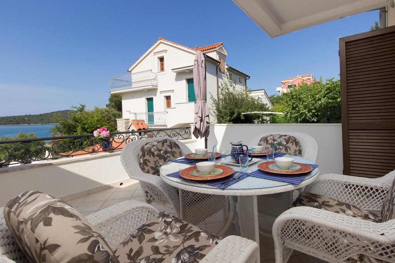 Sea Breeze - Front Sea Apartment Zaboric Esterno foto